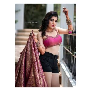 Ritika Sukheeja Instagram - Tale as old as times!
.
.
.
Mua @melen_makeover 
Photographer @pixelbeez_weddingphotography 
Mehendi @the_hennaist 
Garment @adhiktha_by_sn 
Jewelry @elite.bridal.store 
Bangles @anthathi_by_shribhu 
.
.
.
.
.
.
.
.
.
.
.
.
.
.
.
#portraitsquad #portraitshots #boutique #fashion #style #love #cute  #beauty #beautiful #pretty #eyes #model #dress  #heels #styles #outfit #jewelry #shopping #smile #misskollywood #missindia #beautypageant #pageant #missindia #pagentry #model