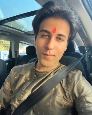 Ritvik Arora Instagram - Red flag❌ Red teeka ✅