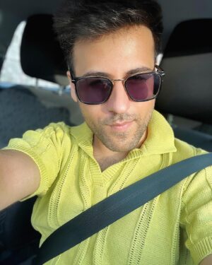 Ritvik Arora Instagram - 46 degrees outside and all we wanna wear are knits 🤌