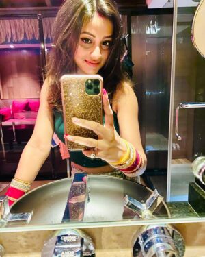 Riya Dey Instagram - & those vibes 😇😍💐❤️
Captured by my one & only @_sunil.messi93 😎😘
#swipeleft ⬅️