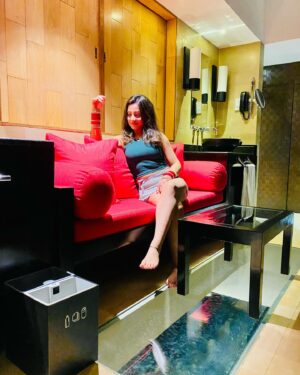 Riya Dey Instagram - & those vibes 😇😍💐❤️
Captured by my one & only @_sunil.messi93 😎😘
#swipeleft ⬅️