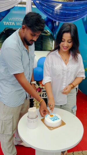 Riya Dey Instagram - Entering into your bday month with our new member 🚘❤️🫶🏻congratulations to us 💐🥳