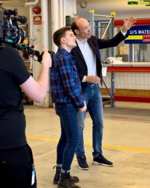 Riyadh Khalaf Instagram - If you told me this morning (or ever) that I’d be sat in a human-sized basket being cycled around an aircraft hangar by the President and CEO of @flysas, I never would have believed you 😂 Had the joy of interviewing the warm, engaging and future looking boss of the airline; Anko van der Werff today for something very special coming soon! Another day getting to smash my passions of journalism and aviation together. My heart is full! Thank you to everyone at SAS and a special shout out to @daniel.kerzner 💙✈️