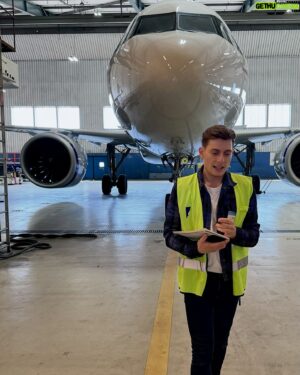 Riyadh Khalaf Instagram - If you told me this morning (or ever) that I’d be sat in a human-sized basket being cycled around an aircraft hangar by the President and CEO of @flysas, I never would have believed you 😂 Had the joy of interviewing the warm, engaging and future looking boss of the airline; Anko van der Werff today for something very special coming soon! Another day getting to smash my passions of journalism and aviation together. My heart is full! Thank you to everyone at SAS and a special shout out to @daniel.kerzner 💙✈️