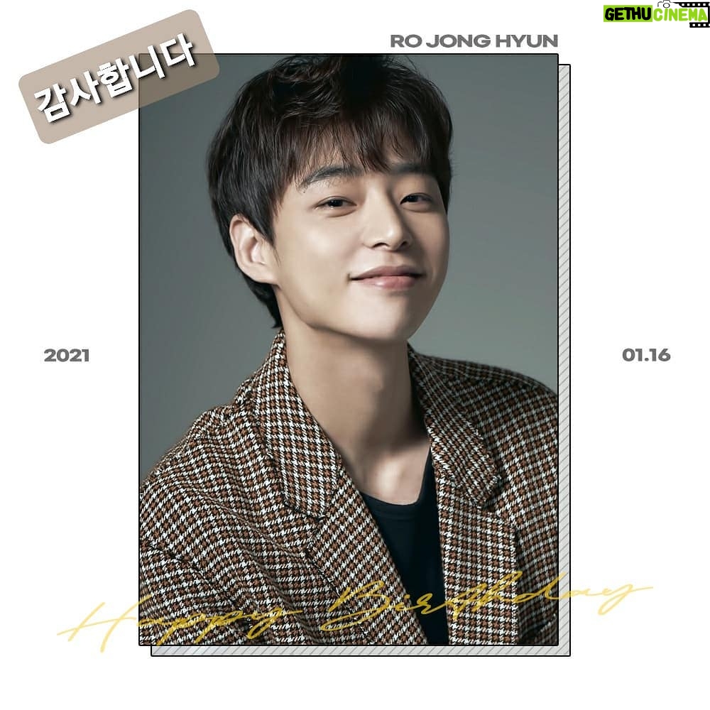 Ro Jong-hyun - 38.5K Likes - 어머니, 아버지 감사합니다
.
.
.
.
왜 그토록 울었는지
왜 그토록 울어댔는지
달빛마저 시리게 느껴지는 어느 새벽
고통을 토해내듯 흘러내리는 눈물속
무심한 초침은 하염없이 흘러만 간다
시린 달빛이 모습을 감추고
따스한 햇살이 드리울때
그녀가 토해낸 눈물의 무게를 아는지
그가 무심한 초침속에서 기도했던 간절함을 아는지
나는 그렇게 크게 울음을 터트렸다
미안하다고, 고맙다고, 사랑한다고 ...
-종현 올림