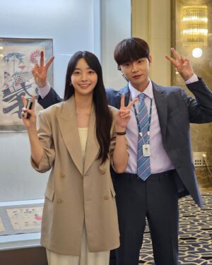 Ro Jong-hyun Instagram - 안녕하세요😊

.
.
.

#mbc 
#열녀박씨계약결혼뎐 
#드라마
#drama