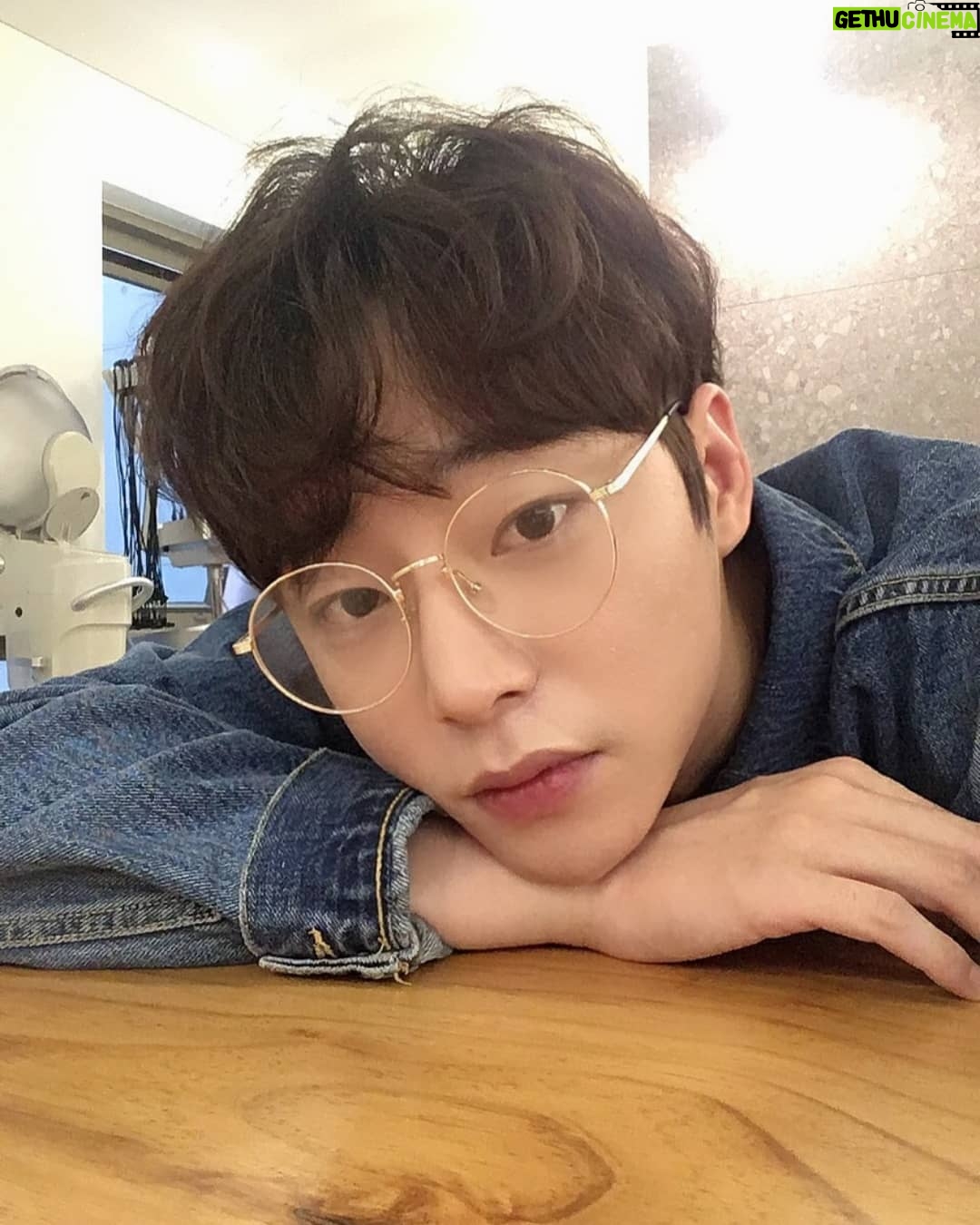Ro Jong-hyun - 52.1K Likes - 라이브온
.
.
.
#jtbc
#playlist
#라이브온