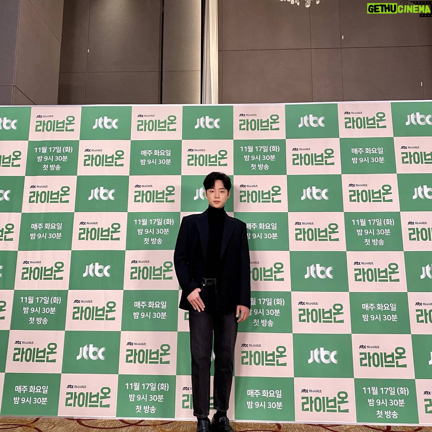 Ro Jong-hyun - 27.4K Likes - 라이브온
.
.
.
#jtbc
#playlist #플레이리스트
#drama #드라마
#라이브온
#첫방송
#11월17일
#pm #9시30분