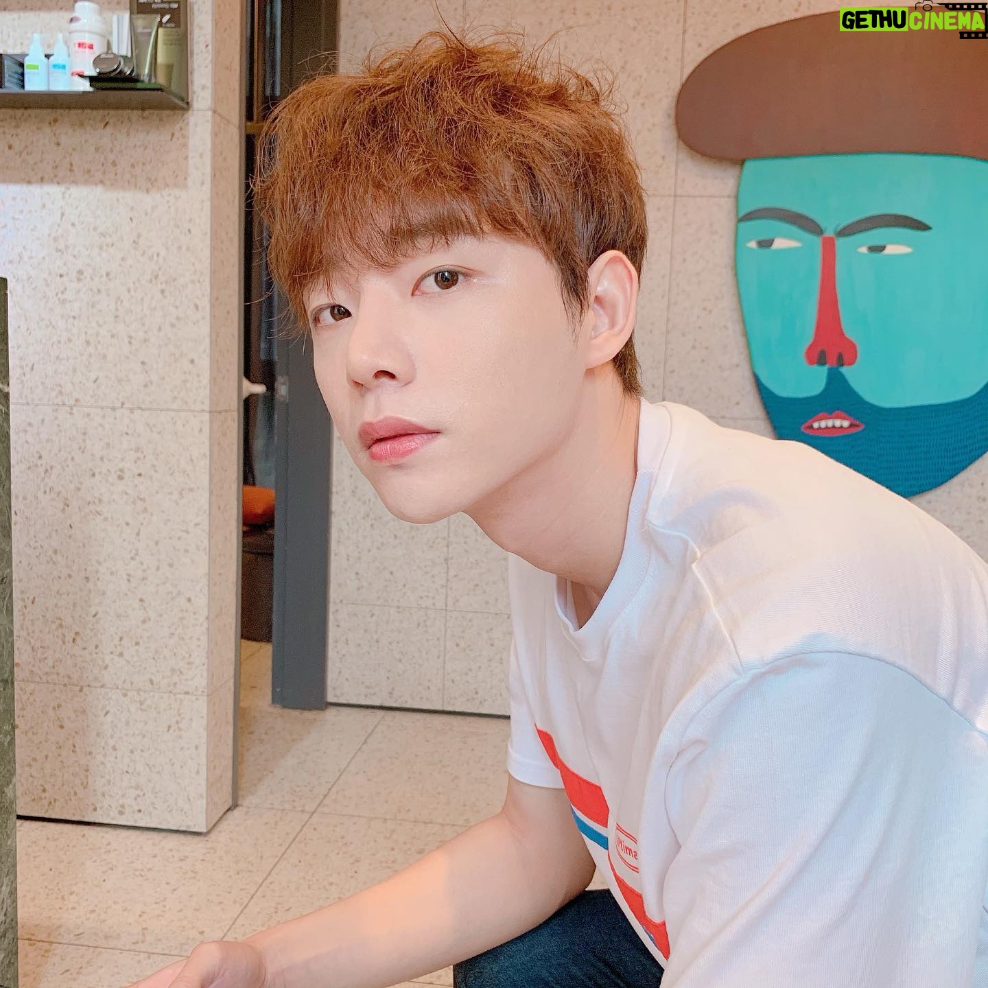 Ro Jong-hyun - 11.9K Likes - (Feat.쫑히쌤) .
.
.
#일상
#사진