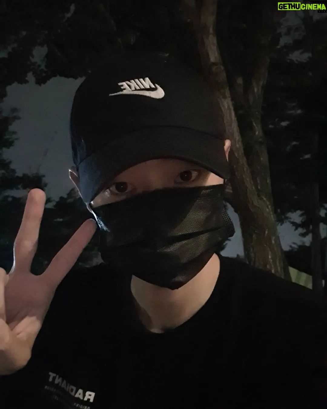 Ro Jong-hyun - 11.5K Likes - 🖤🖤
.
.
.
#어제
#한강
#오늘
#영화