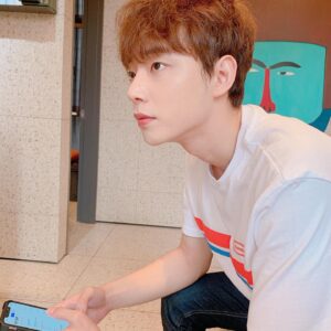 Ro Jong-hyun Instagram - (Feat.쫑히쌤) .
.
.
#일상 
#사진