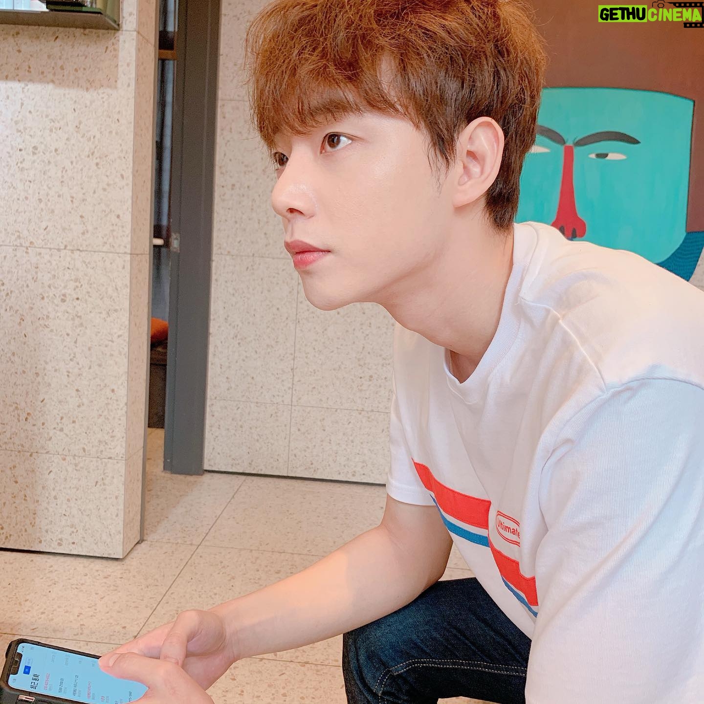 Ro Jong-hyun - 11.9K Likes - (Feat.쫑히쌤) .
.
.
#일상
#사진