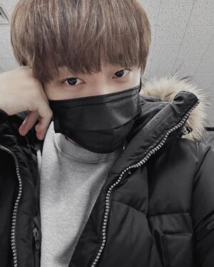 Ro Jong-hyun Instagram - 🖤

.
.
.
#셀카