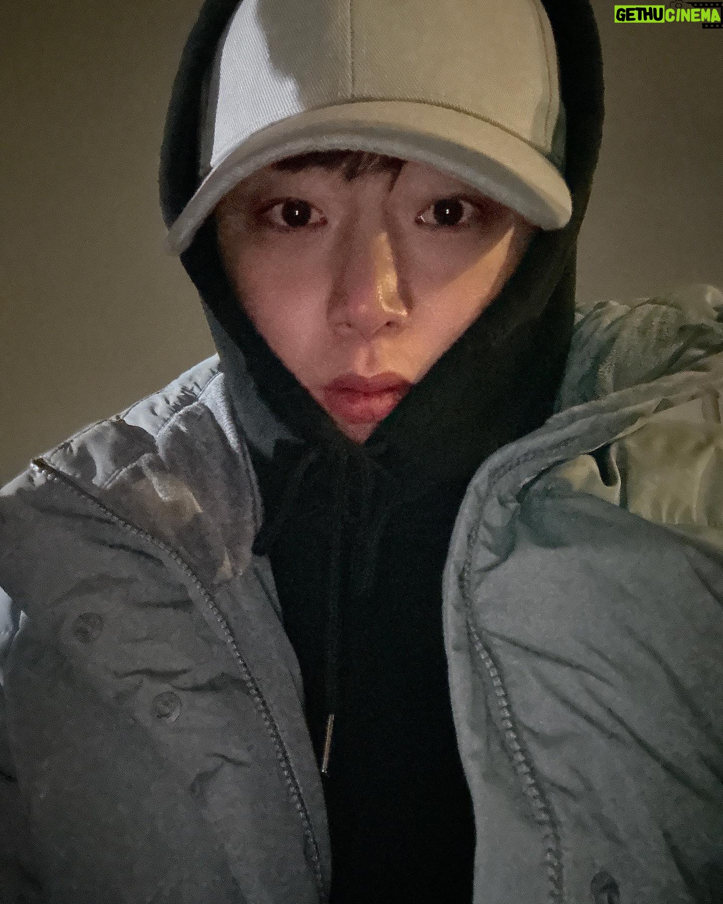Ro Jong-hyun - 13.8K Likes - 겨울
.
.
.
#겨울
#감기
#조심