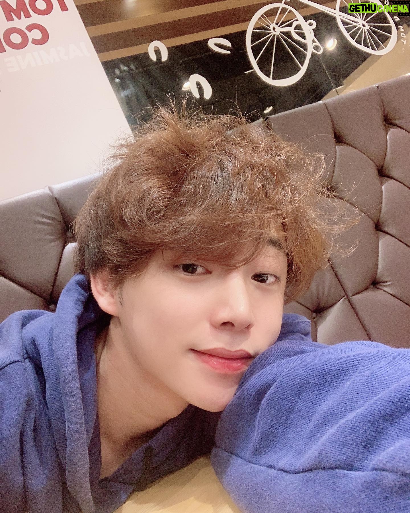 Ro Jong-hyun - 17.1K Likes - 😍
.
.
.
.
.
#selfie
#일상
#카페
#❤️