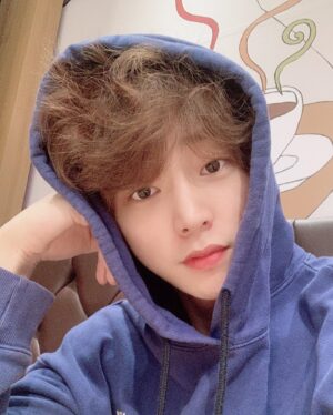 Ro Jong-hyun Instagram - 😍
.
.
.
.
.
#selfie 
#일상 
#카페 
#❤️