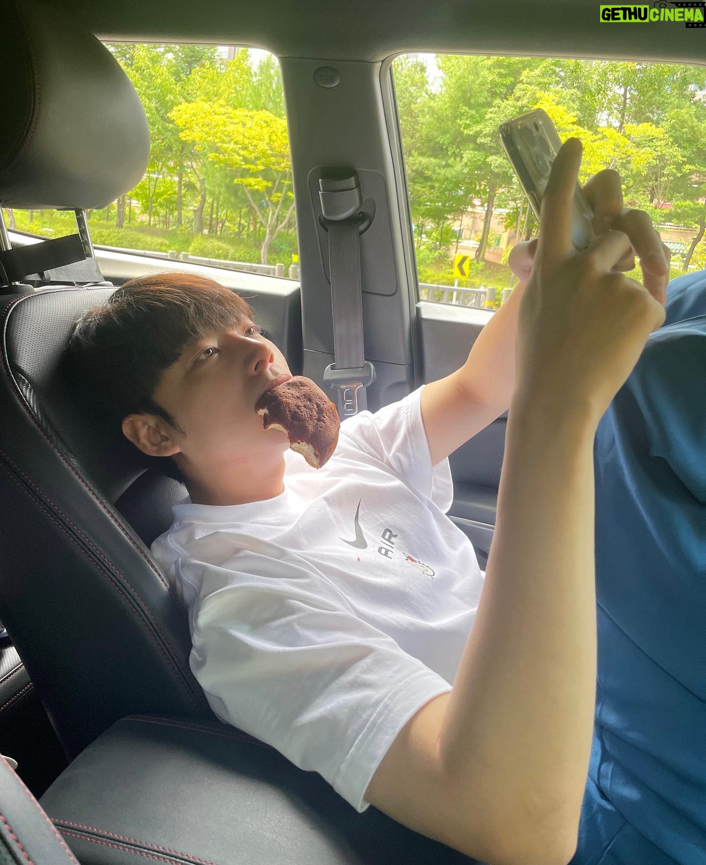 Ro Jong-hyun - 32.7K Likes - .
.
.
#빵