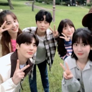 Ro Jong-hyun Instagram - ㅎㅎ

.
.
.
#라이브온 
#정다빈 #황민현 
#연우  #노종현 
#양혜지 #최병찬 
#❤️