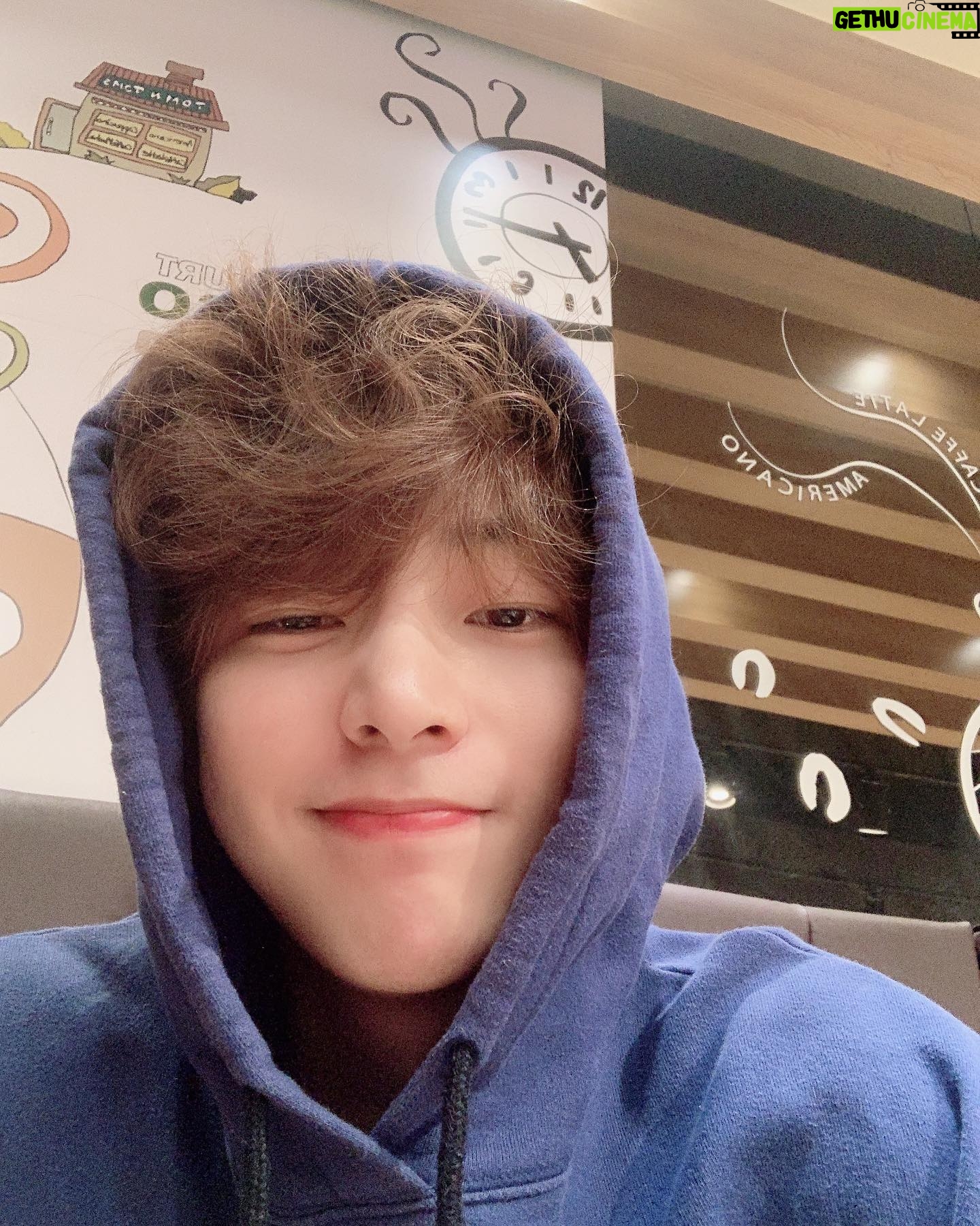 Ro Jong-hyun - 17.1K Likes - 😍
.
.
.
.
.
#selfie
#일상
#카페
#❤️