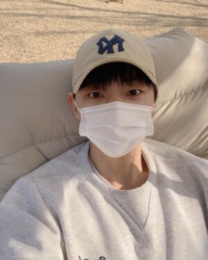 Ro Jong-hyun Instagram - 날이 좋아서
.
.
.
#1
#2 
#3 
#둘 다 별로다