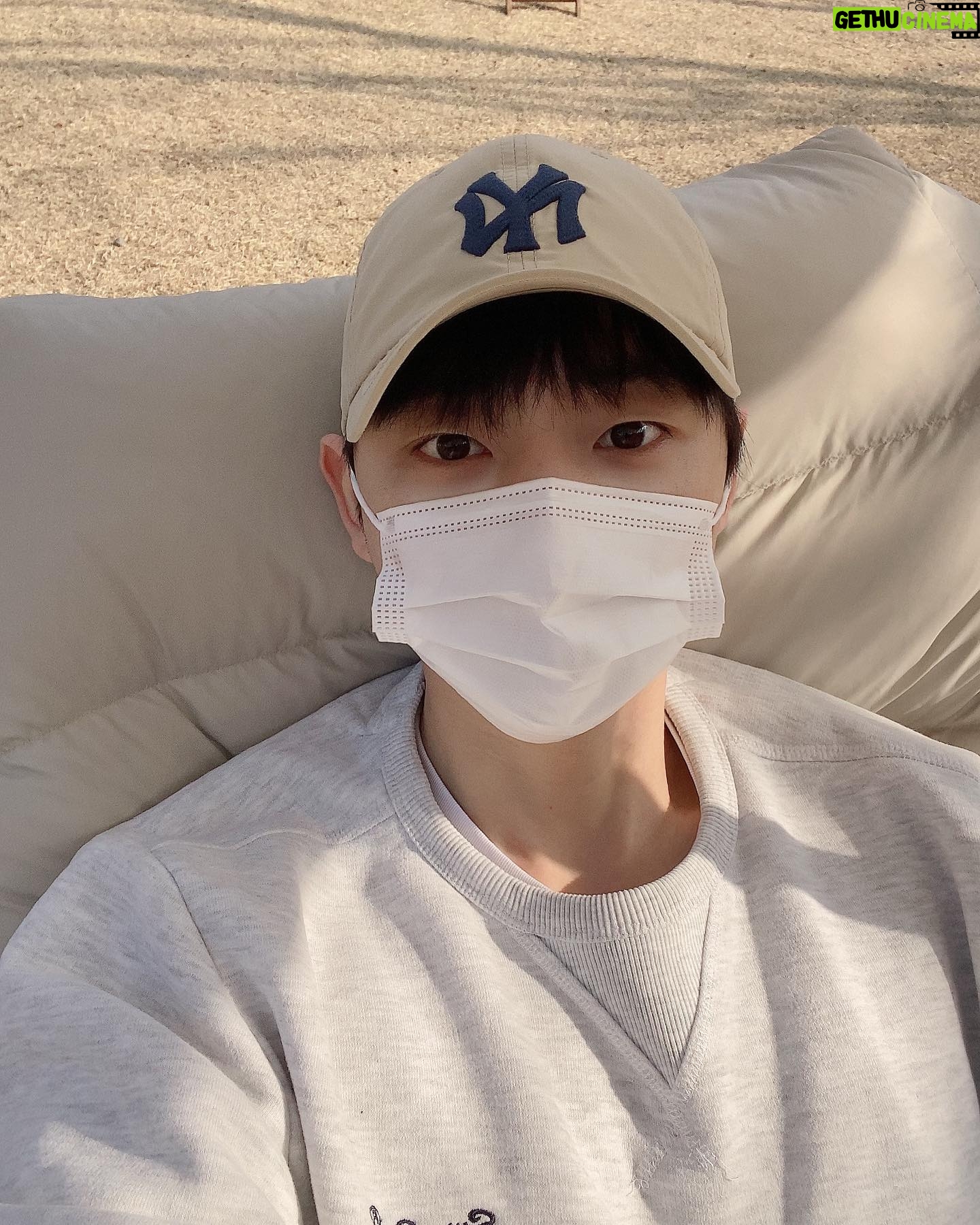 Ro Jong-hyun - 33.6K Likes - 날이 좋아서
.
.
.
#1
#2
#3
#둘 다 별로다