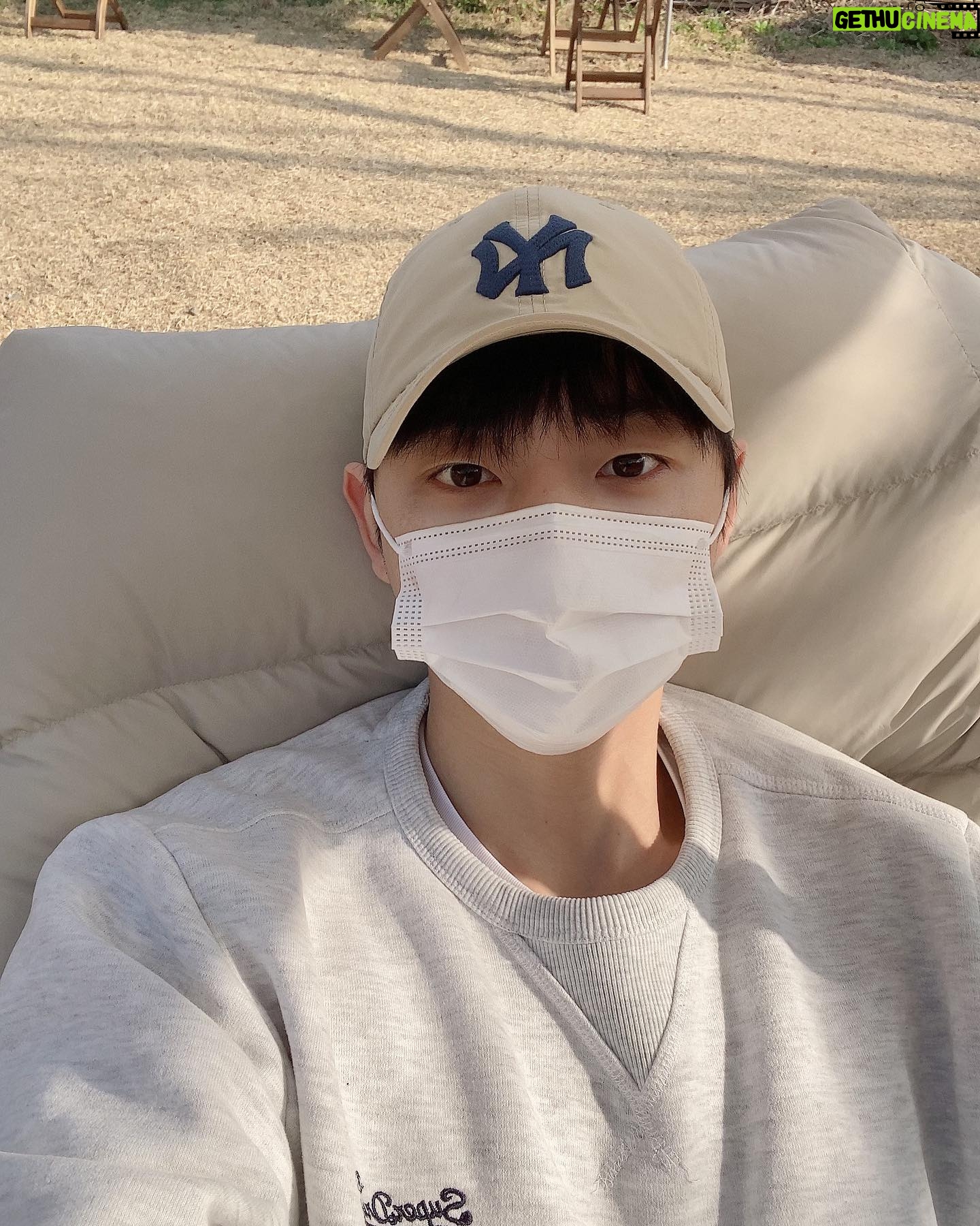 Ro Jong-hyun - 33.6K Likes - 날이 좋아서
.
.
.
#1
#2
#3
#둘 다 별로다