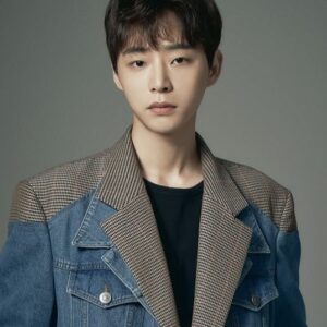 Ro Jong-hyun Instagram - mbc 꼰대인턴
.
.
.
#mbc 
#드라마 
#꼰대인턴 
#화이팅 
#❤