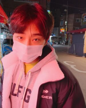 Ro Jong-hyun Instagram - 💢

.
.
.
#조심해라 
#감기