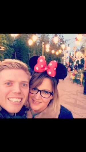 Rob Beckett Instagram - Last week on my @bbcradio2 show I spoke to listener Will who met his wife on a train platform on his way to France. Here’s a photo of me and Lou who met on a night out aka got drunk at a work do. Here’s a throwback photo of us in Disneyland Paris before kids and marriage.

Sooooo for my show this week I want to know about the fateful moments you met a partner or a friend. Maybe you locked eyes on a dancefloor? Had a meet cute in an airport? Met a best friend in a funny scenario?

Whatever it is, get in touch! Comment below or email rob.beckett@bbc.co.uk and one of the team will get in touch! 🚨