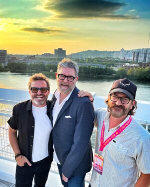 Rob Benedict Instagram - Friends, with a view
@dicksp8jr @omundson @momentocon