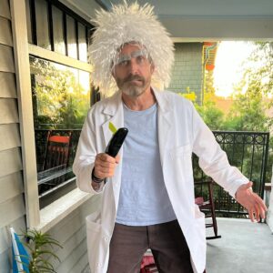 Rob Benedict Instagram - When you go as Rick from #rickandmorty, prepare yourself that everyone will think you are Doc Brown. #halloween

📸 @ruthie_connell