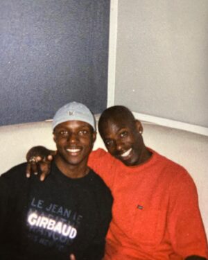Rob Brown Instagram - Aw man people diggin in the crates. @bigruss2474 and I, chillin. This is a photo from 20 years ago, Finding Forrester. This man doesn’t miss free throws btw. I didn’t see any of this comin but I appreciate it. Thank you for the support everyone!!!❤️ #fbf