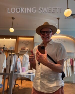 Rob Corddry Instagram - Hey thanks, Mirror!