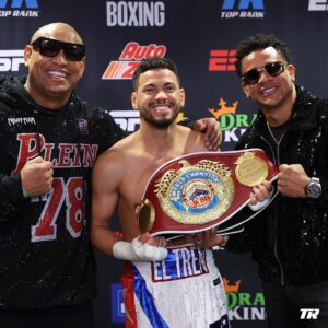 Robeisy Ramirez Instagram - Cuban legends in his corner 🇨🇺