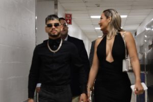 Robeisy Ramirez Instagram - Una victoria merecida después de meses de sacrificio……. 🖤❤️

@jri2 @crm30 @ismaelantoniosalas @salasboxingacademy_official @darustrong Gracias 🙏