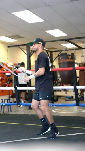 Robeisy Ramirez Instagram - El trabajo sigue. ¡Nos vemos el 29 de junio en Miami! #ElTrenRamirez🚂