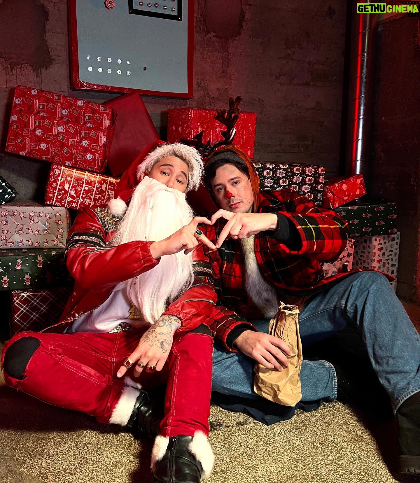 Robert Brosowski - 44.4K Likes - Frƶhliche Weihnachten Freunde!šā¤ļø