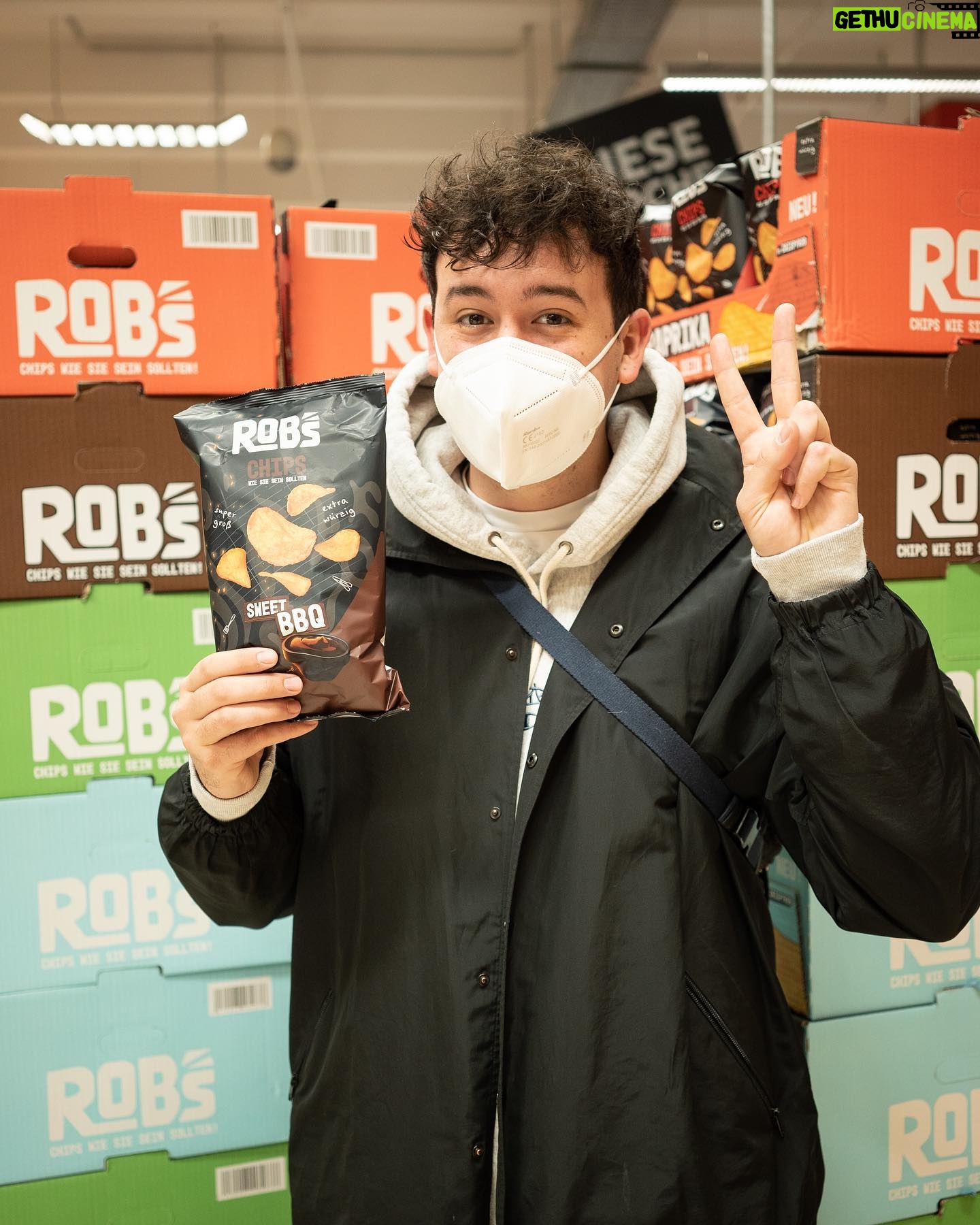 Robert Brosowski - 59.2K Likes - Anzeige| Freunde! Es ist endlich soweit!𤩠Ab sofort gibt es meine neuen ROBās SWEET BBQ in limitierter Auflage exklusiv @kaufland !š„ Natürlich sind die drei Sorten Paprika, Sourcream und Meersalz auch wieder für kurze Zeit erhƤltlich!š Ich bin ganz gespannt auf euer Feedback!š
Nicht vergessen: Auch dieses Mal veranstalten Kaufland und ich wieder eine heftige Geschenk-Action! Wie ihr mitmachen kƶnnt erfahrt ihr in meinem neuen YouTube Video!šš
#Kaufland #ROBs #ChipsWieSieSeinSollten