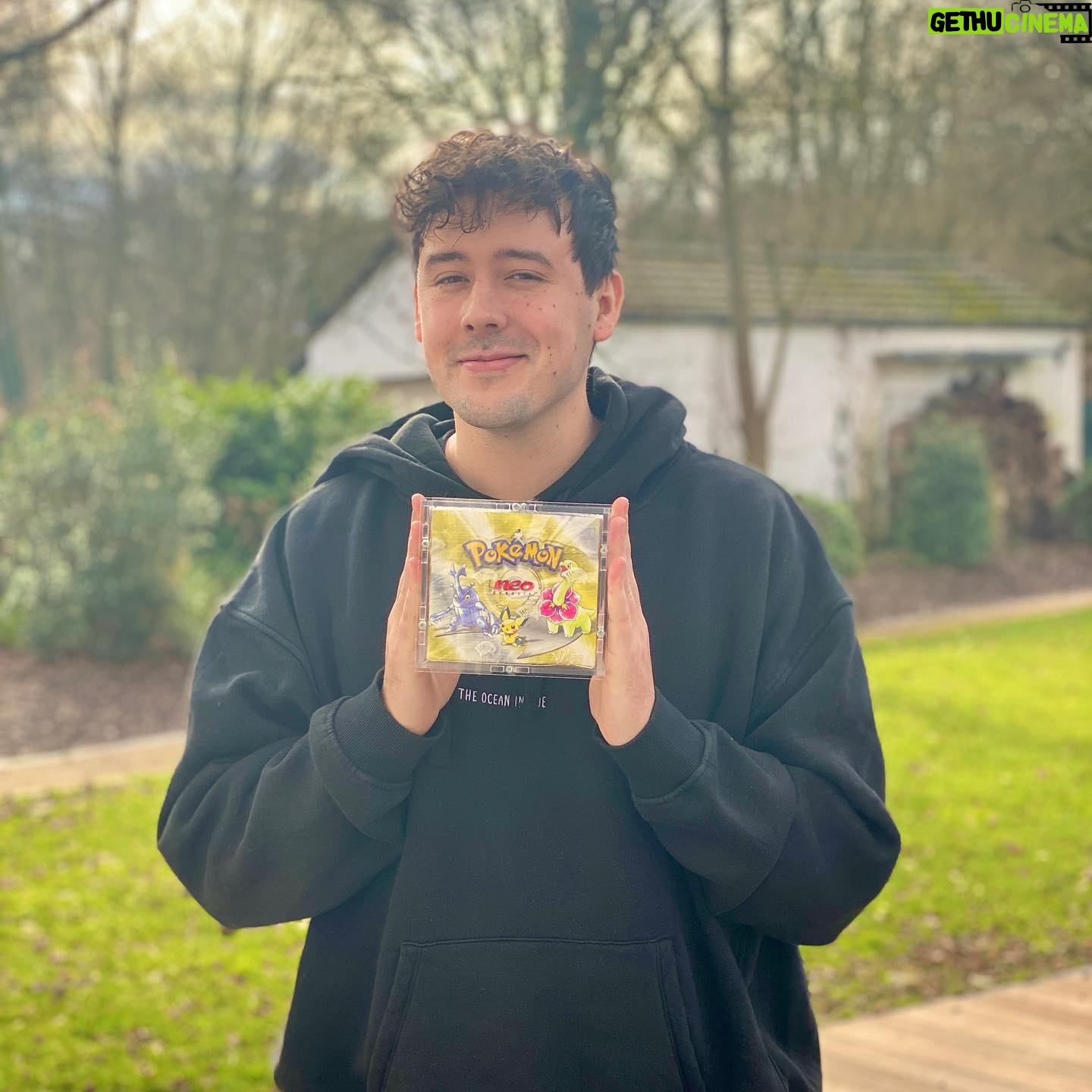 Robert Brosowski - 87.3K Likes - Freunde! Morgen ƶffne ich diese fast 21 Jahre alte Schatzbox! Es war gar nicht so einfach das Neo Genesis Display organisiert zu bekommen!š Ich verschenke 10 Booster an euch da drauĆen! Kommentiert einfach unter diesem Posting wieso ihr euch über ein Booster freuen würdet und schon seid ihr mit dabei!
Die Gewinner werden morgen von mir per Dm kontaktiert!š„
Wir sehen uns morgen auf meinem Twitch Kanal um 18:30!
Es wird LegendƤr!šš
Link zu meinem Twitch findet ihr in der Bio :)