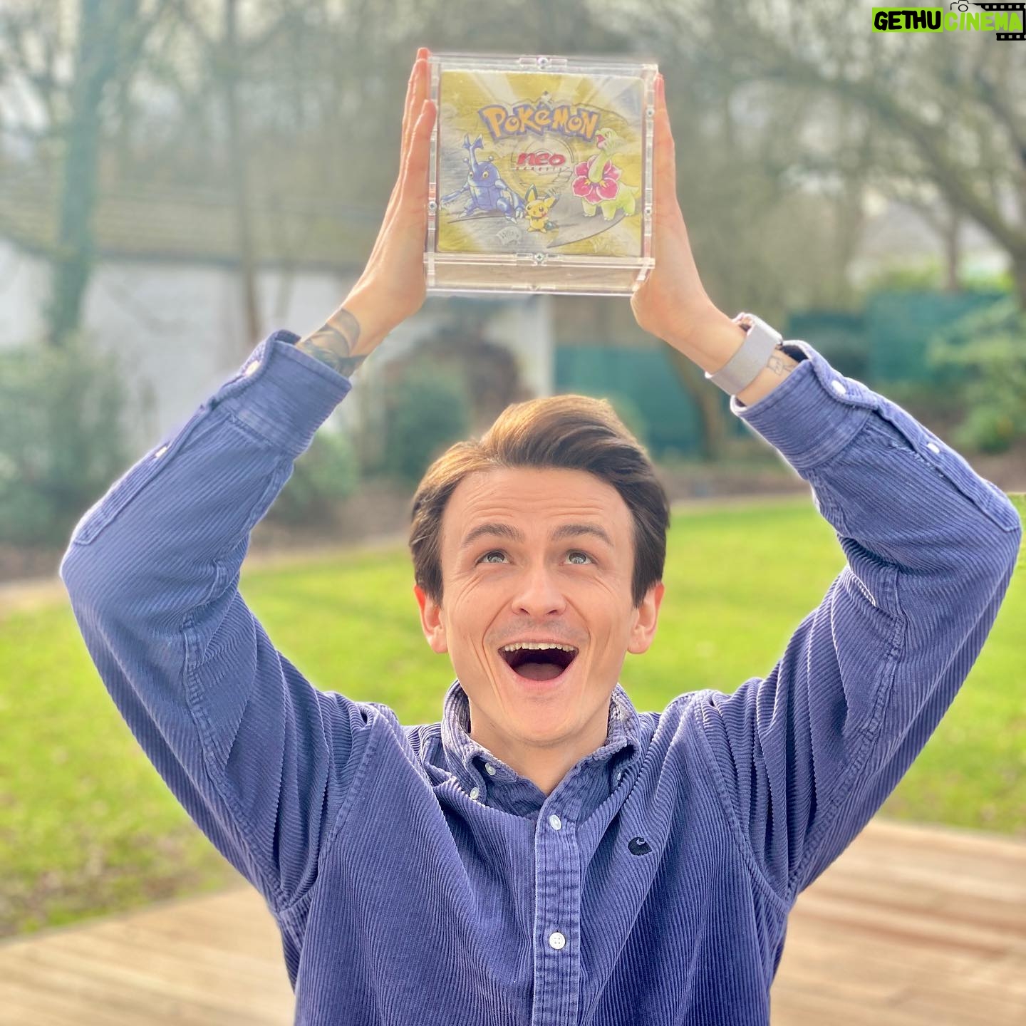 Robert Brosowski - 87.3K Likes - Freunde! Morgen ƶffne ich diese fast 21 Jahre alte Schatzbox! Es war gar nicht so einfach das Neo Genesis Display organisiert zu bekommen!š Ich verschenke 10 Booster an euch da drauĆen! Kommentiert einfach unter diesem Posting wieso ihr euch über ein Booster freuen würdet und schon seid ihr mit dabei!
Die Gewinner werden morgen von mir per Dm kontaktiert!š„
Wir sehen uns morgen auf meinem Twitch Kanal um 18:30!
Es wird LegendƤr!šš
Link zu meinem Twitch findet ihr in der Bio :)