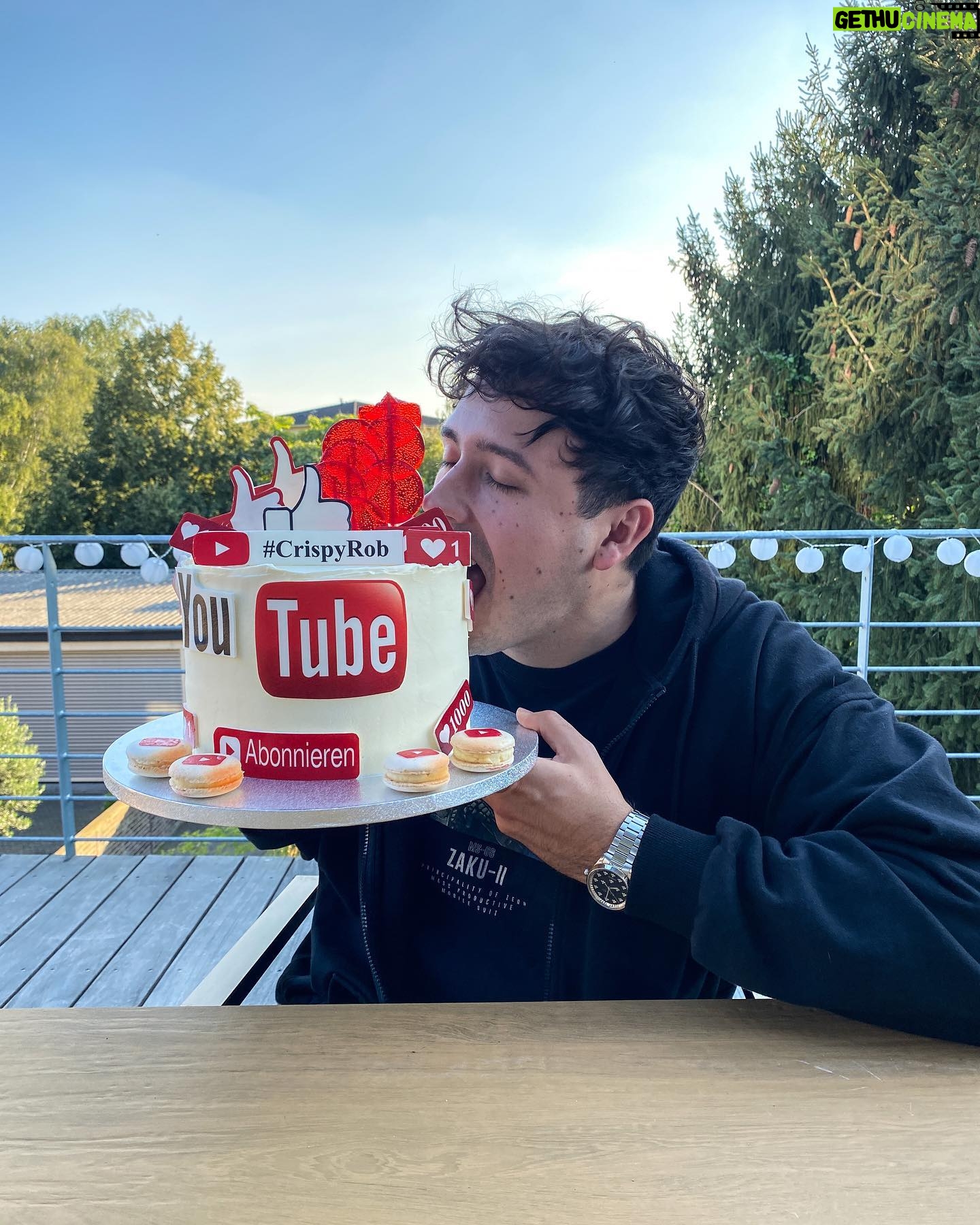 Robert Brosowski - 69.3K Likes - Danke an Mama und Papa für den Kuchen!šā¤ļø
