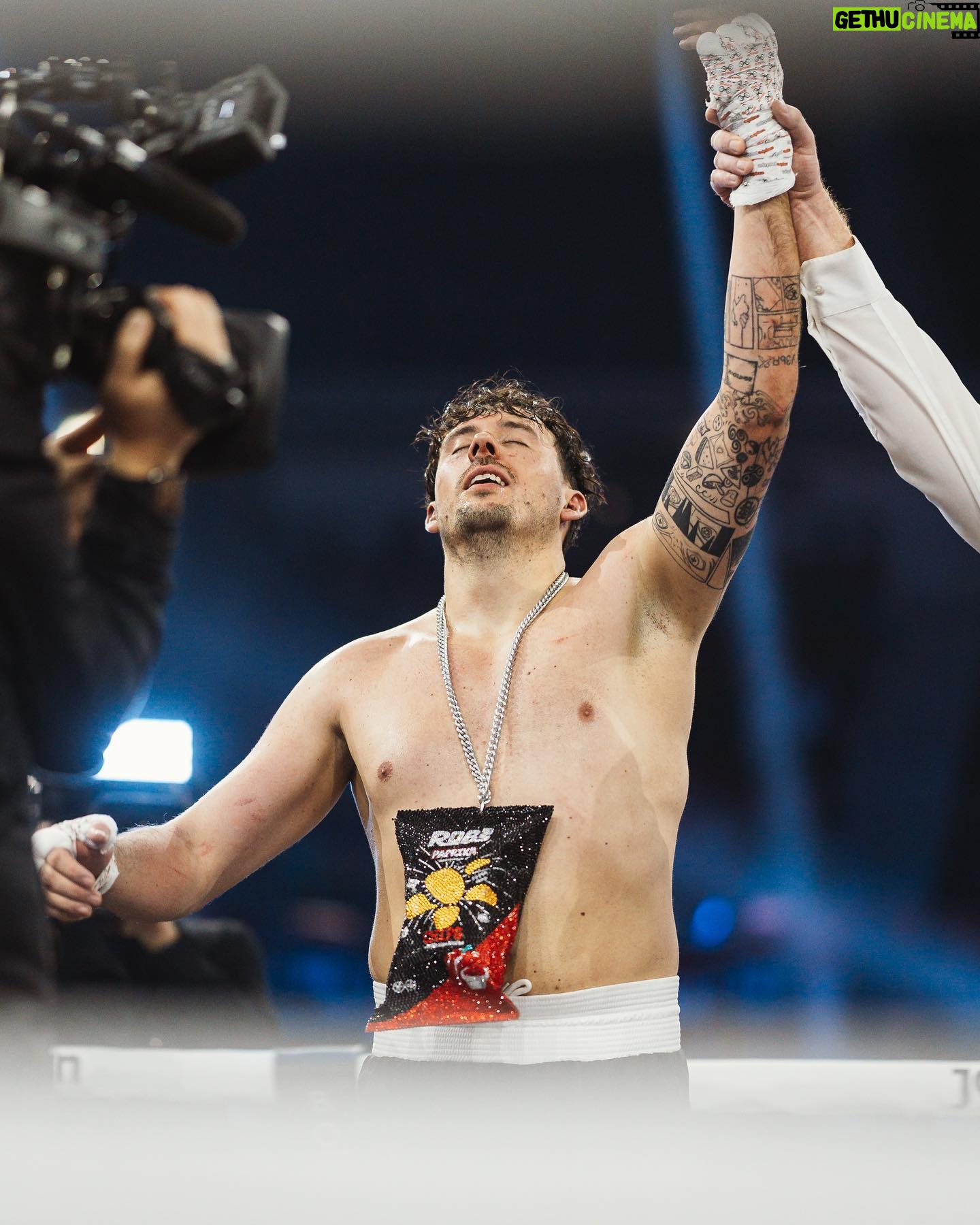 Robert Brosowski - 48.3K Likes - Remember my Nameš„š„
Danke an alle die Teil dieser Reise waren!ā¤ļø
Es war die verrückteste Nacht meines Lebens! šø @witters_sportfotografie @dermeusel @leeonbeeon @flotreiber