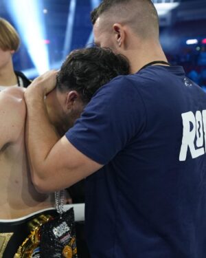 Robert Brosowski Instagram - Remember my Name💥🥊
Danke an alle die Teil dieser Reise waren!❤️
Es war die verrückteste Nacht meines Lebens! 📸 @witters_sportfotografie @dermeusel @leeonbeeon @flotreiber