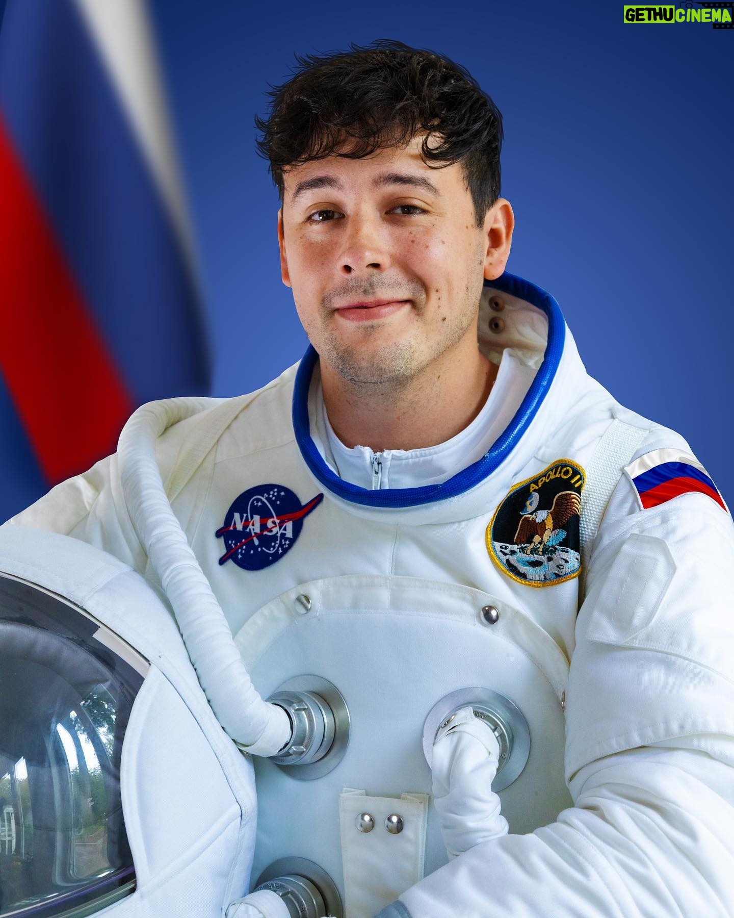 Robert Brosowski - 57K Likes - To the KƤseplanet & Back! š