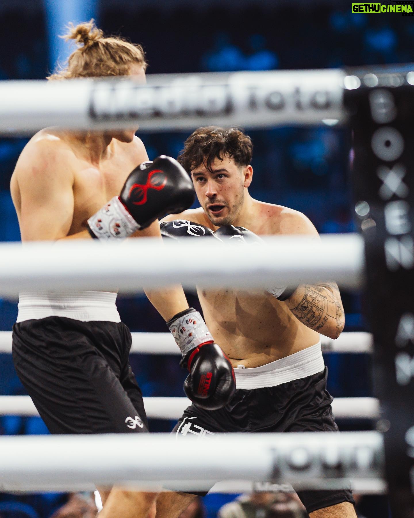 Robert Brosowski - 48.3K Likes - Remember my Nameš„š„
Danke an alle die Teil dieser Reise waren!ā¤ļø
Es war die verrückteste Nacht meines Lebens! šø @witters_sportfotografie @dermeusel @leeonbeeon @flotreiber