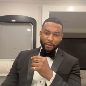 Robert Christopher Riley Instagram - Can’t thank y’all enough!!! Currently filming #Episode100 of #Dynasty. Tune in Fridays 9/8c for our usual drama and laughs on @thecw @cw_dynasty Love ya! #Culhane #Robrileynyc