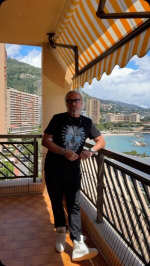 Robert Geiss Instagram - Jetzt geht’s zum Mittagessen. Schöne Grüße aus Monaco guten Appetit