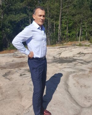 Robert Knepper Instagram - #behindthescenes on a scouting expedition for snakes #snakebegone #forrealstho #BLEED #the_robert_knepper_official