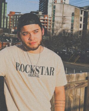 Robert Ochoa Instagram - I think I’m fitting in just fine… 🤪🤠

📸: @jackiesofetch