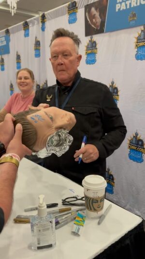 Robert Patrick Instagram - How cool is THAT?! Awesome work @pureartsofficial 👍🏻 

📍 @niagarafallscomiccon 

#terminator2 #t1000 #fanart #niagrafallscanada #comiccon